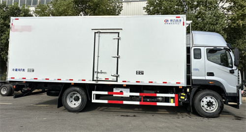 福田歐航高頂雙臥冷藏車(chē) (2).jpg
