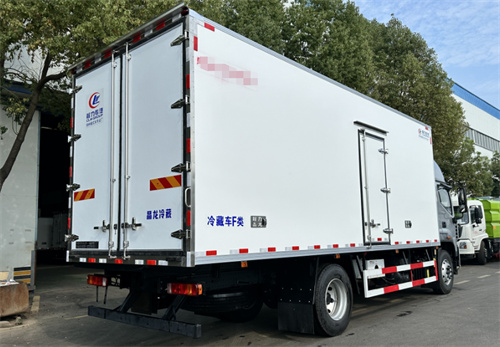福田歐航高頂雙臥冷藏車(chē) (4).jpg